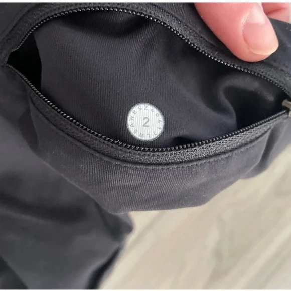 Lululemon High Rise Pocket Leggings Black Size 2 Athletic Athleisure - Picture 4 of 6